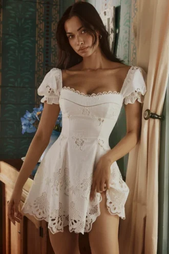 Lavina Witte mini-jurk op maat met kant + katoen en broderie anglaise