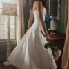 Liora witte katoenen midi-zomerjurk met broderie anglaise-rand