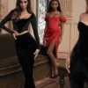 Loretta rode satijnen off-shoulder jurk