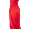 Loretta rode satijnen off-shoulder jurk