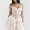 Louisa Vintage crèmekleurige kanten mini-jurk
