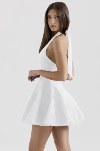 Loulette witte mini-jurk met halternek en strikken
