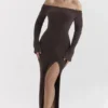 Lucena Espresso gebreide off-shoulder jurk