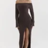 Lucena Espresso gebreide off-shoulder jurk
