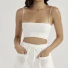 Mae witte short met broderie anglaise