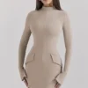 Mahalia Taupe mini-jurk met lange mouwen