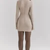Mahalia Taupe mini-jurk met lange mouwen
