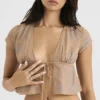 Maia Shimmer Cafe Au Lait Top met strik aan de voorkant