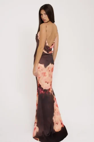 Mariamma donkerbruine maxi-jurk van satijn met bloemenprint