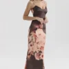 Mariamma donkerbruine maxi-jurk van satijn met bloemenprint