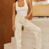 Mistress Rocks crèmekleurige Jeans met stoffige print en gerafelde zomen – Sale