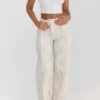 Mistress Rocks crèmekleurige Jeans met stoffige print en gerafelde zomen – Sale