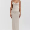 Nalini zandkleurige maxi-jurk van stretch mesh