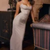 Nalini zandkleurige maxi-jurk van stretch mesh