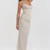 Nalini zandkleurige maxi-jurk van stretch mesh