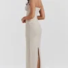 Nalini zandkleurige maxi-jurk van stretch mesh