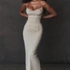 Nalini zandkleurige maxi-jurk van stretch mesh