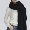 Nara Zwarte wollen oversized sjaal met textuur
