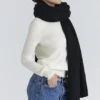Nara Zwarte wollen oversized sjaal met textuur