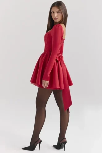 Nina Holly rode mini-jurk met afneembare strik van tule