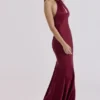 Oliviana wijnrode satijnen halter maxi-jurk