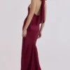Oliviana wijnrode satijnen halter maxi-jurk