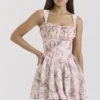 Ophelia roze jurk met strikprint en Pofbroeken