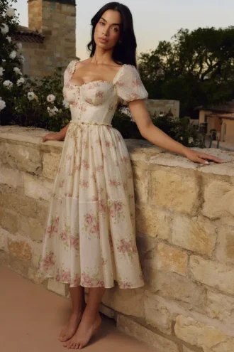 Penelope ivoorkleurige midi-jurk van chiffon met vintage rozenprint