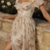 Penelope ivoorkleurige midi-jurk van chiffon met vintage rozenprint