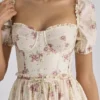 Penelope ivoorkleurige midi-jurk van chiffon met vintage rozenprint