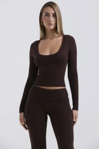 Raquel chocoladebruine top met ronde hals van kasjmiermix