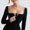 Rosa zwarte maxi-jurk met kristallen versiering