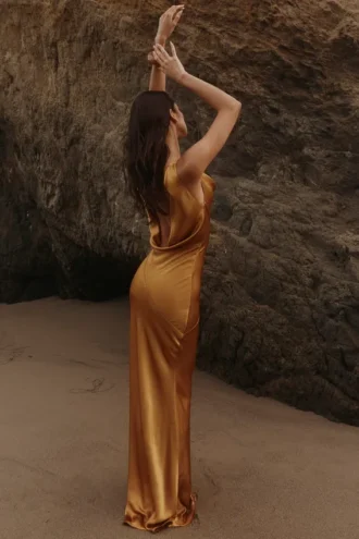 Safaira Amber satijnen maxi-jurk met gedrapeerde cowl-hals