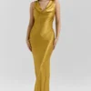Safaira Amber satijnen maxi-jurk met gedrapeerde cowl-hals