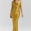Safaira Amber satijnen maxi-jurk met gedrapeerde cowl-hals