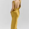 Safaira Amber satijnen maxi-jurk met gedrapeerde cowl-hals