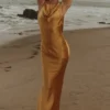 Safaira Amber satijnen maxi-jurk met gedrapeerde cowl-hals