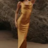 Safaira Amber satijnen maxi-jurk met gedrapeerde cowl-hals