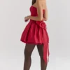 Salome Holly Red satijnen mini-jurk met afneembare strikken