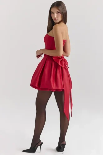 Salome Holly Red satijnen mini-jurk met afneembare strikken