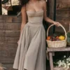 Samaria Taupe korsetjurk voor de zomer