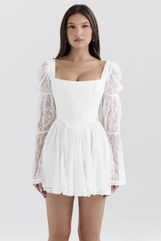 Sancia witte kanten mini-jurk met pofmouwen