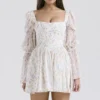 Sancia witte mini-jurk met bloemenprint en pofmouwen