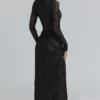 Sapphira zwarte kanten asymmetrische maxi-jurk – Limited Edition