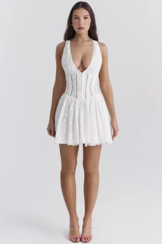 Sarita witte katoenen mini-jurk met broderie anglaise en diepe halslijn