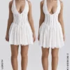 Sarita witte katoenen mini-jurk met broderie anglaise en diepe halslijn