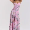 Seren roze maxi-jurk met bloemenprint en kanten rug