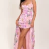 Seren roze maxi-jurk met bloemenprint en kanten rug