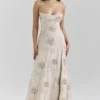 Seren Vanilla Maxi-jurk met geborduurde, handgeknoopte bloemen