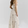 Seren Vanilla Maxi-jurk met geborduurde, handgeknoopte bloemen